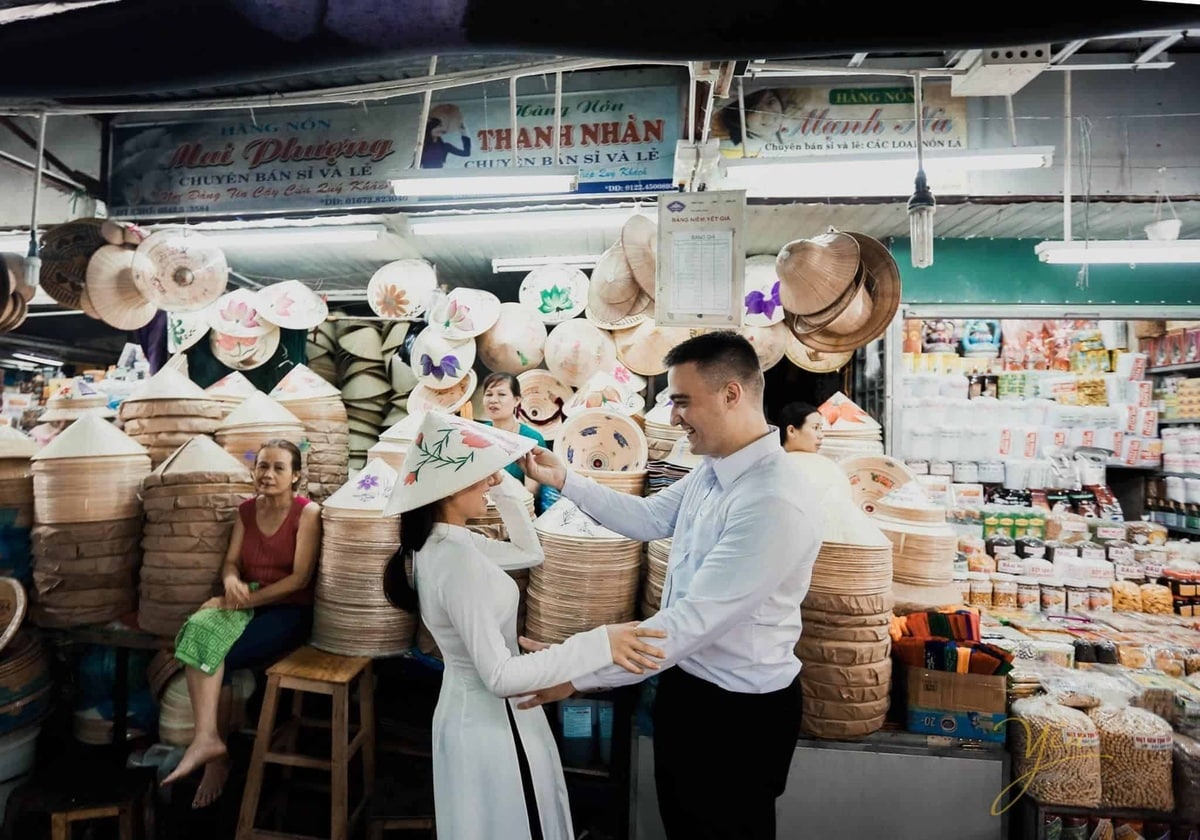 The conical hat stalls at Dong Ba Market (Hue) offer hundreds of different conical hat designs 